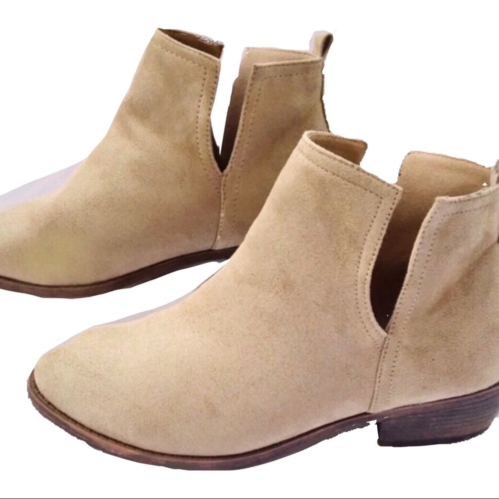 Journee Collection Womens ”Rimi”Faux Suede 8.5 Ankle Boots